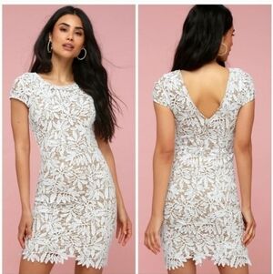 Lulu’s Right Now Lace Bodycon Dress V-Back White Tan Lining Small